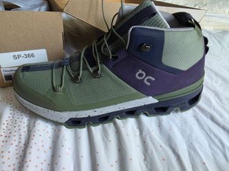 10.5 W Hiking Cloudtrax _ New in box