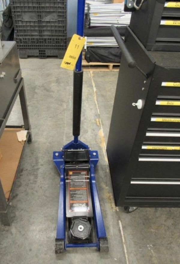 Duralast 3 1/4 ton floor Jack for Sale in Houston, TX OfferUp