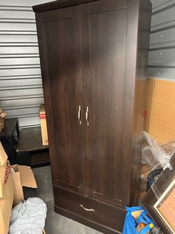 Wood hutch