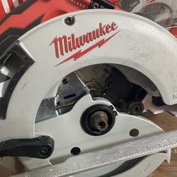 Milwaukee m18 brushless 7 1/4 inch circular saw tool only