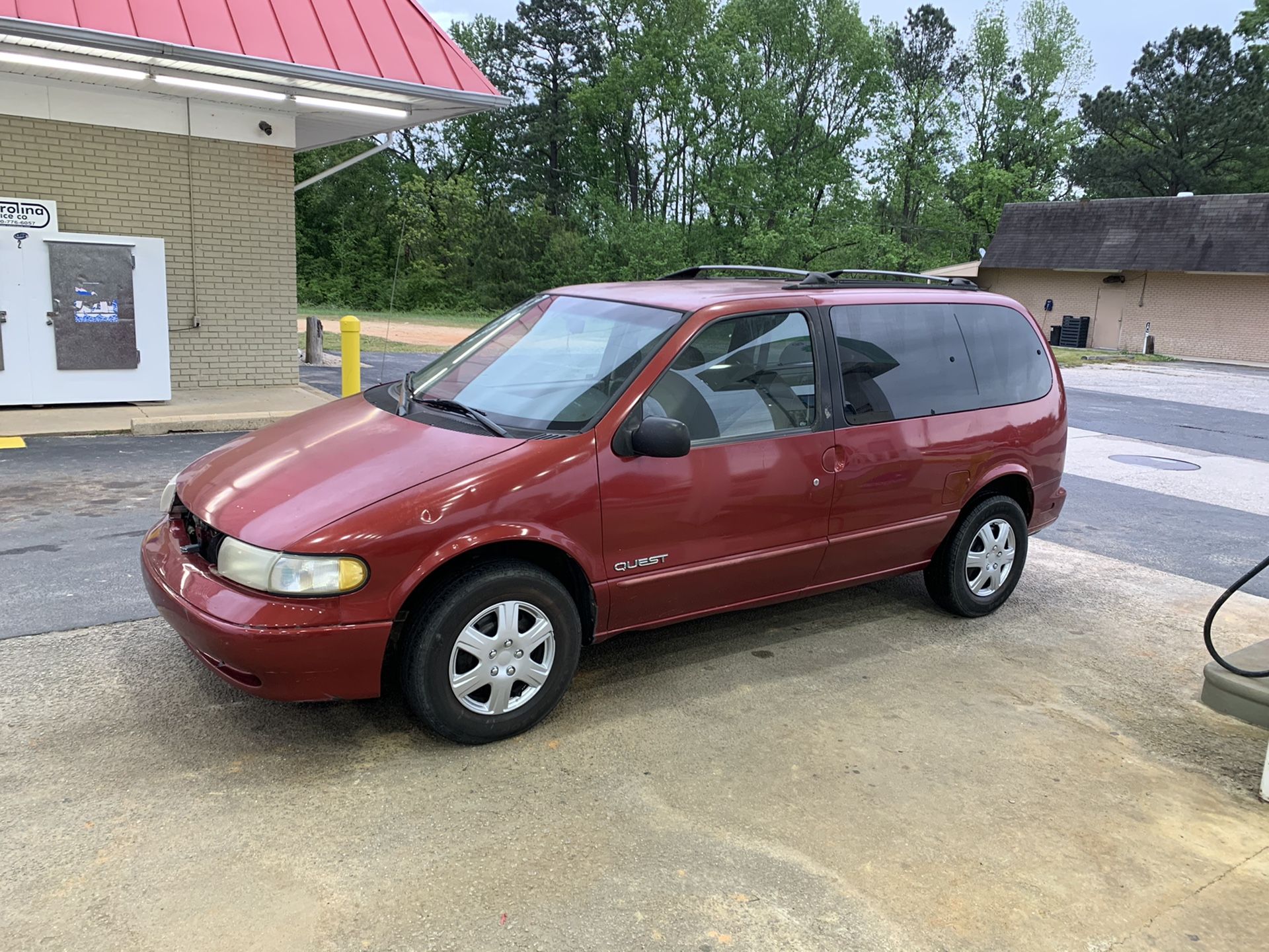 1998 Nissan Quest mini van Very clean ready to ride !