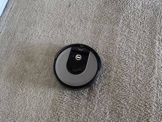 iRobot Roomba i8+ Robot Vacuum with Clean Base