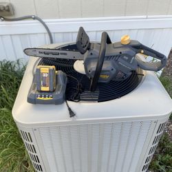 Lynxx Chainsaw With Battery And Charger