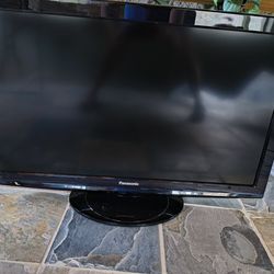 Panasonic VIERA 37" LCD HDTV (Model TC-L37X1) – Works Great, Classic Reliable Set!