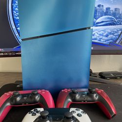 PS5 Slim (x3 Controllers) 