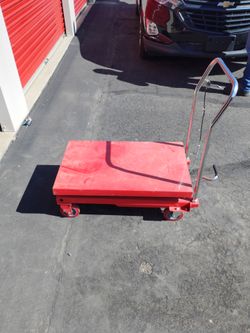 Hydraulic lift table