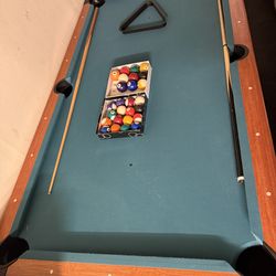 7-Ft Pool Table w/ Ball Return, Balls, Rack & Cues – Great Condition