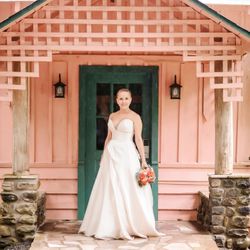 Madison James Wedding Dress, 5/6. Like brand new!!!