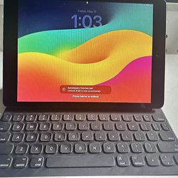 iPad 9th Generation w cable, charger and Apple keyboard