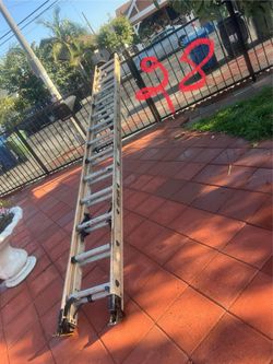 Escalera de 28 pies de fibra de vidrio