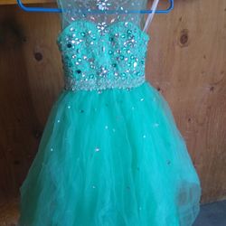 2 Girls Dresses Sz 6 And Sz 8