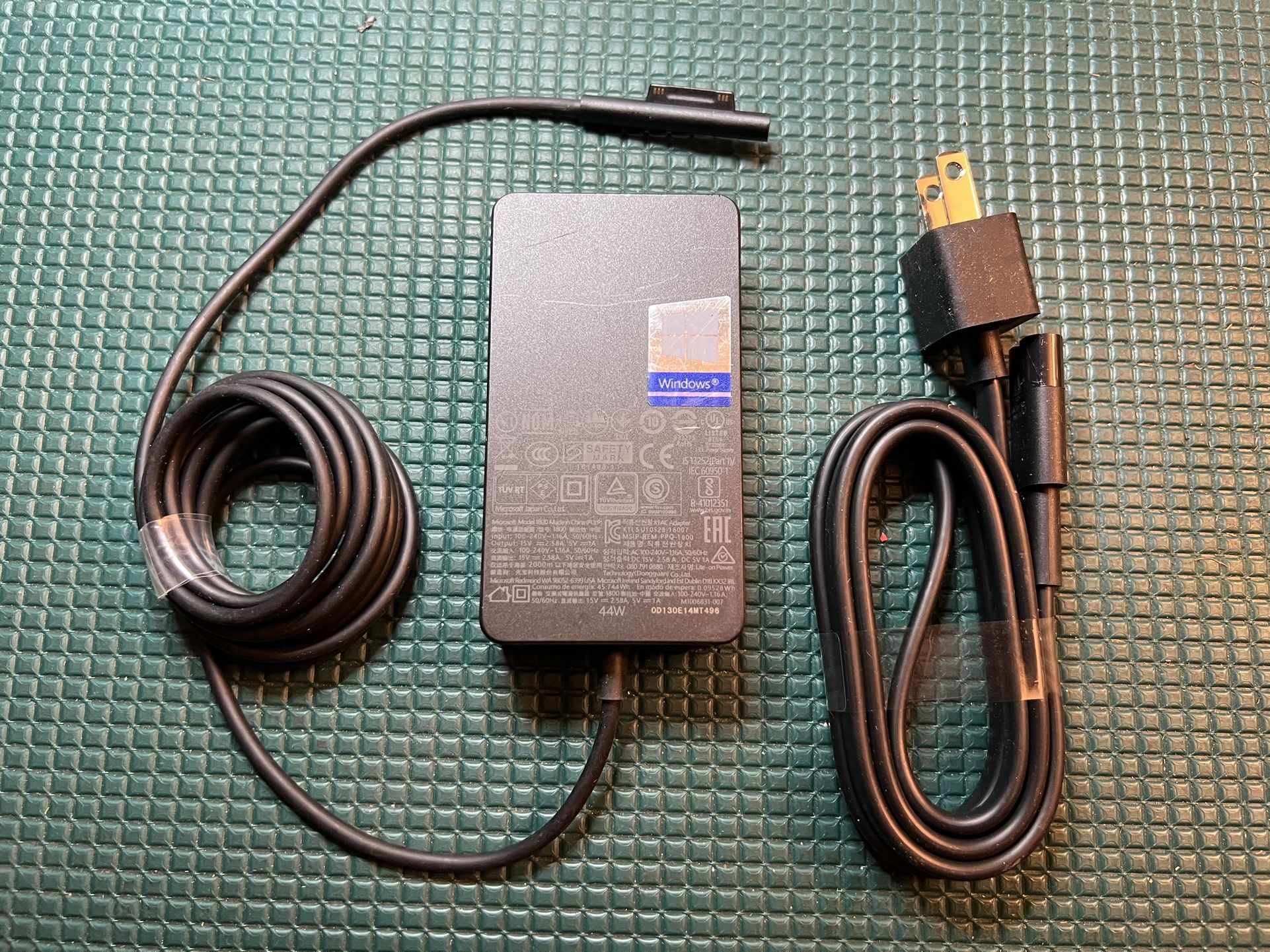 Microsoft Surface 44W Charger