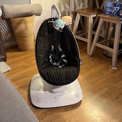 4moms mamaRoo Multi-Motion Baby Swing Smart Connectivity-Black