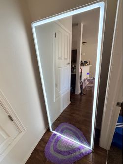 LED FULL LENGHT MIRROR WITH LIGHT. 71”x32”