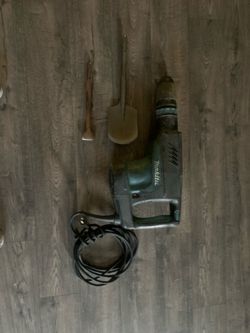 Makita  HM1203C