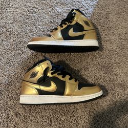 Jordan 1 Mid Gold Size 7Y