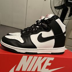 Women’s 8.5 Dunk High Black and White
