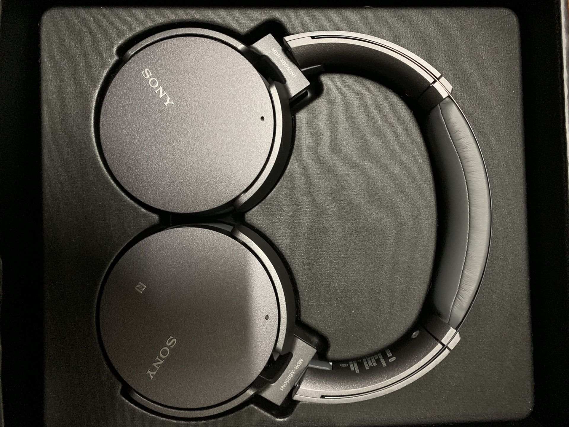 Sony MBR-XB950N1 Extra Bass Noise Canceling wireless headphone