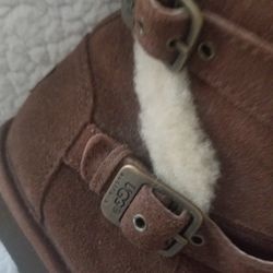 UGGS Boots Authentic)