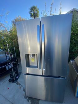 Lg Refrigerator  needs to go Shoot me an offer