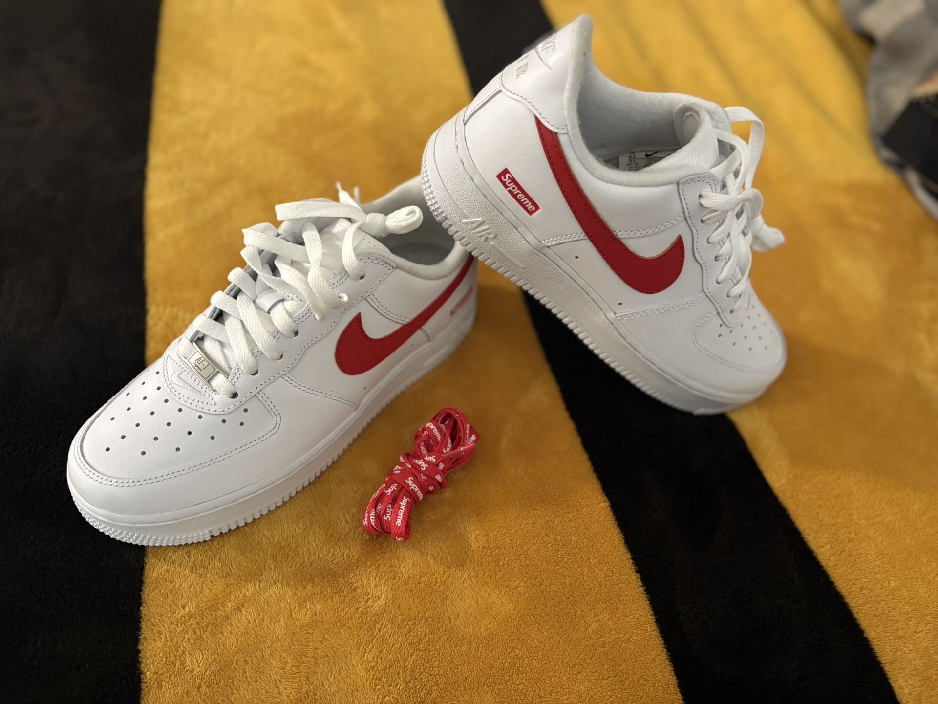 Supreme x Air Force 1 Low 'Box Logo - Speed Red' Shanghai Excl...