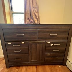 Vintage Dresser In Great Condition