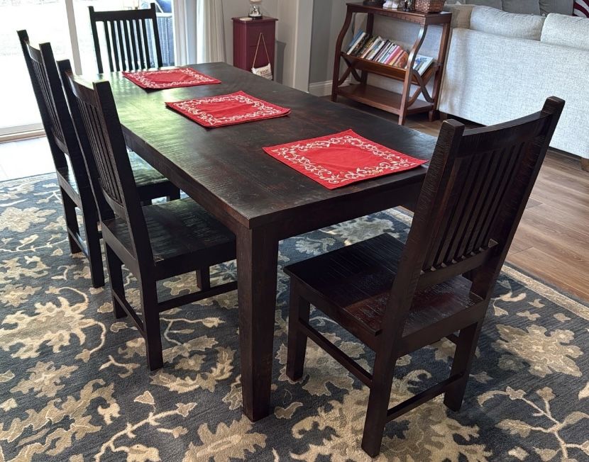 Gorgeous Maple Hardwood Amish Made Dining Room Set With 5 Chairs And Bench