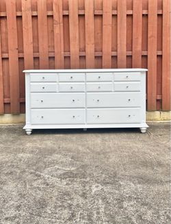 Broyhill Wooden White Dresser - 6 Drawers