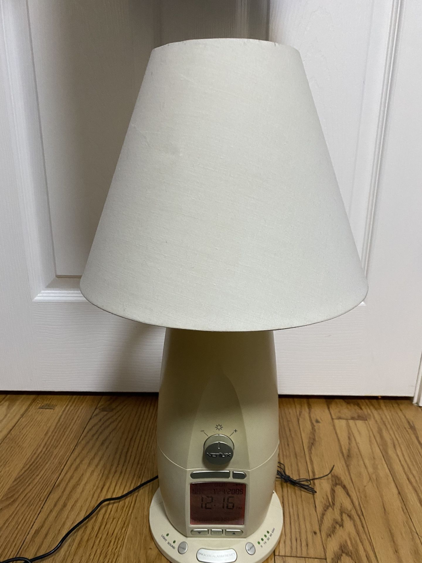 Verilux Rise & Shine Deluxe Natural Light Lamp Radio Alarm Clock 8 Sounds Vtg needs New bulb!!!