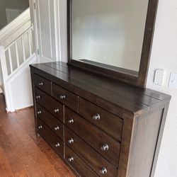Dresser
