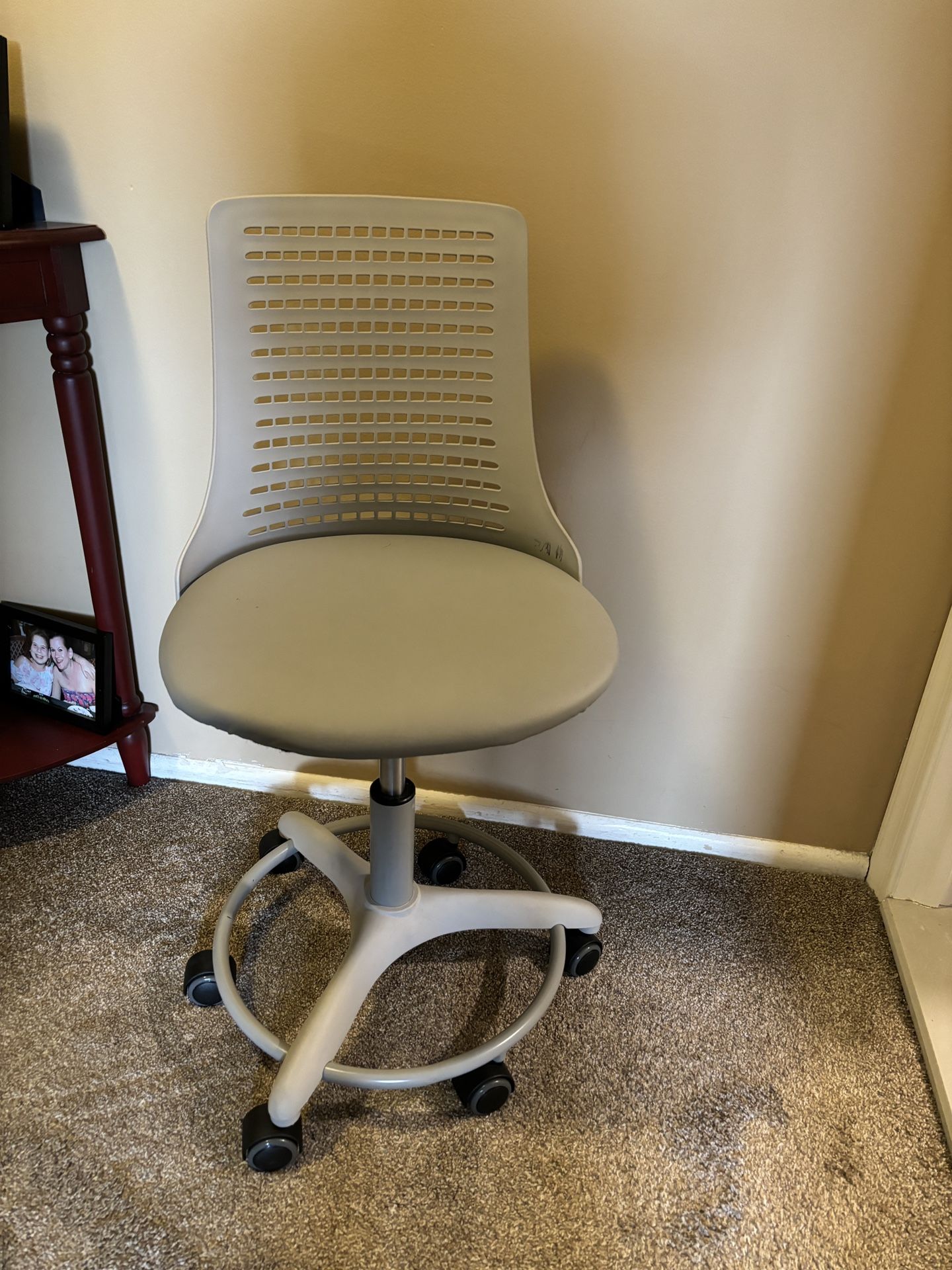 Light grey Swivel Office Chair 