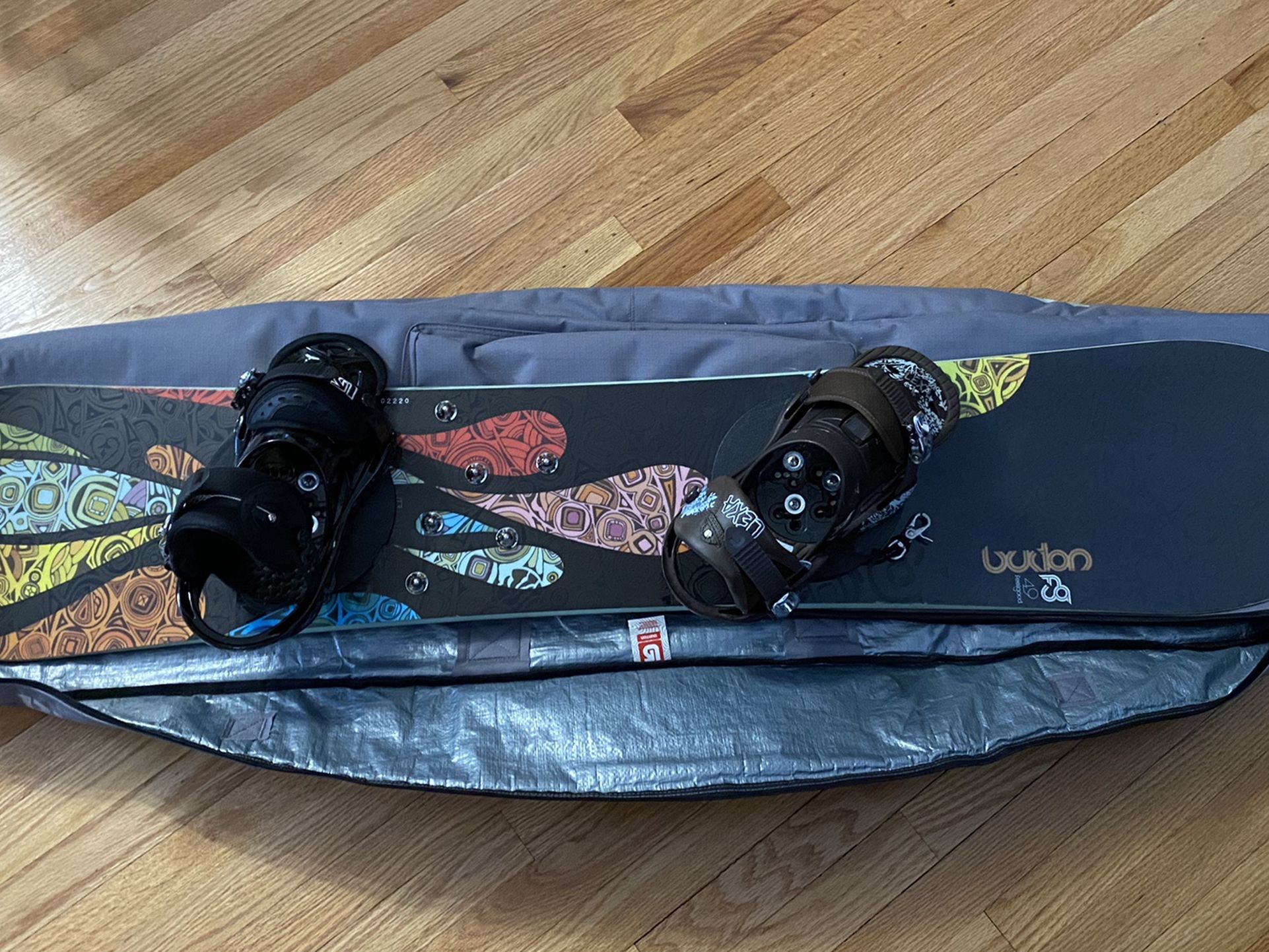 Snowboard Burton Feelgood 49 With Binders And Carrying Bag