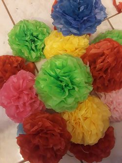 Flores de papel para cualquier fiesta $1.00 cada una