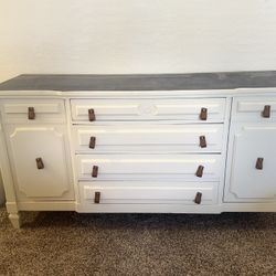 Dresser / TV Entertainment Console