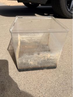 2 Gallon Plastic Square Aquarium (LxWxH: 7.5” x 7.5” x 8”)