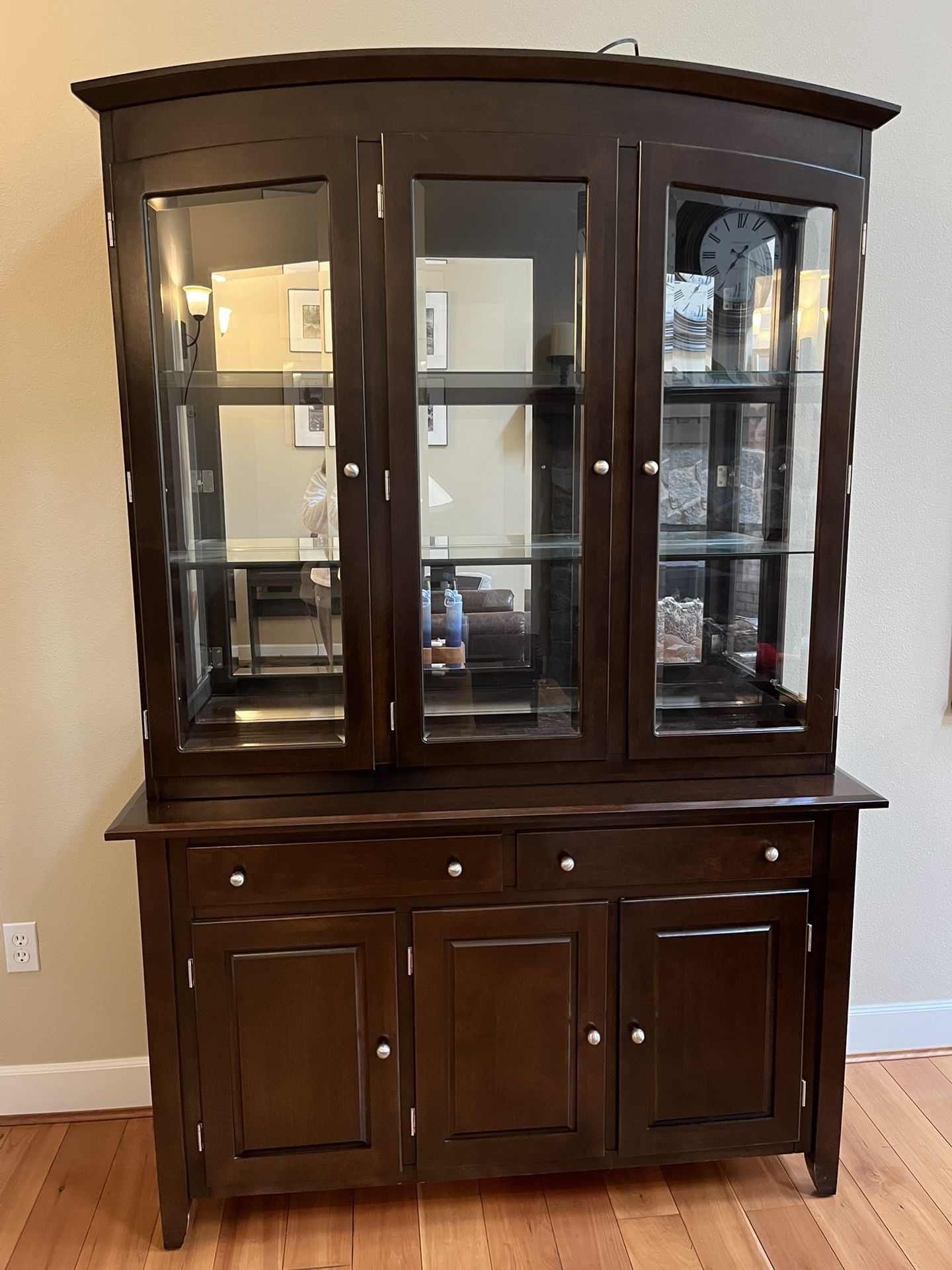 Thomasville Dark Wood China Hutch
