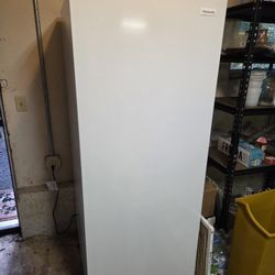 Freezer - Frigidaire upright