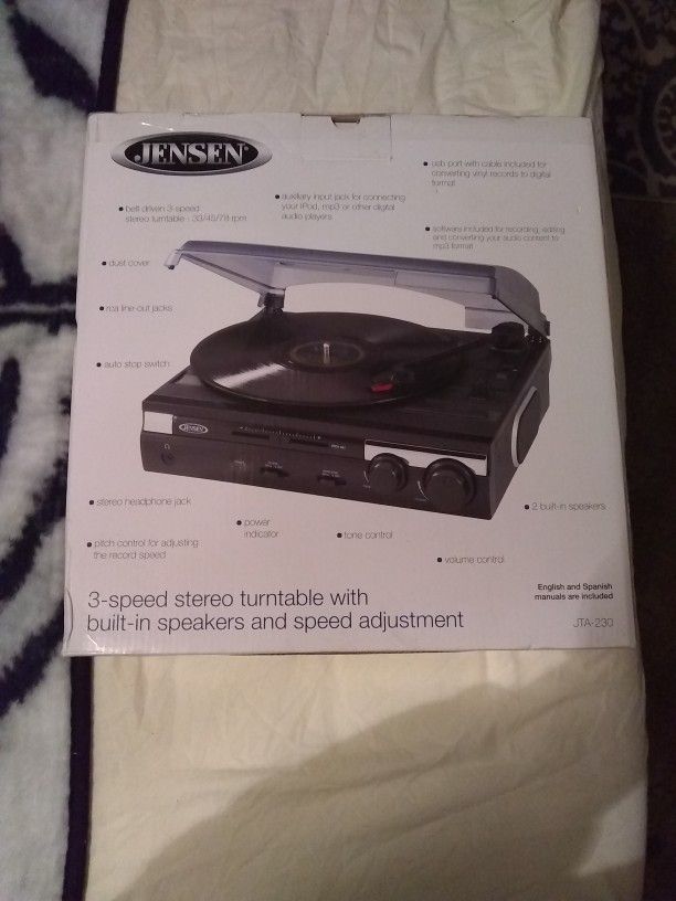 Jensen 3 Speed Turntable W/Speakers 🔊.