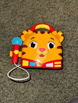 Daniel Tiger's Neighborhood Sing Along with Toy