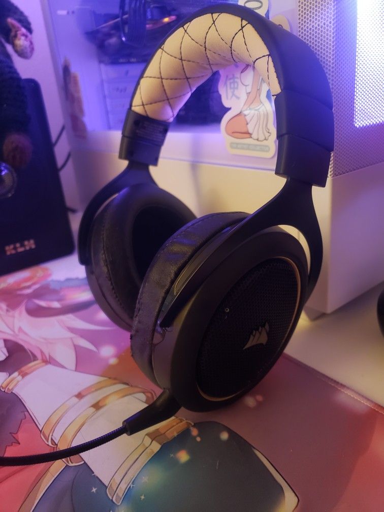 Corsair HS70 (Tan)