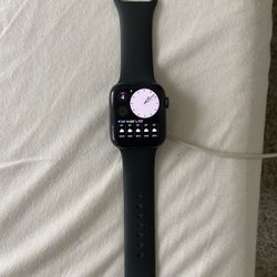 Apple Watch Series 5 With Charger 