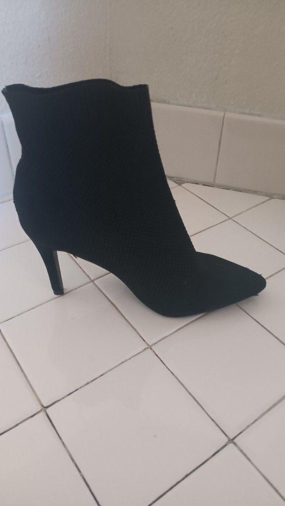 Ladies Black Pointed Toe Boots