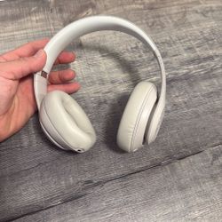 Studio 3 Beats Head Phones 