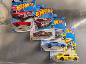 Hot Wheels Chevelle Lot of 5 Die-Cast Cars