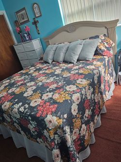 Queen bed set