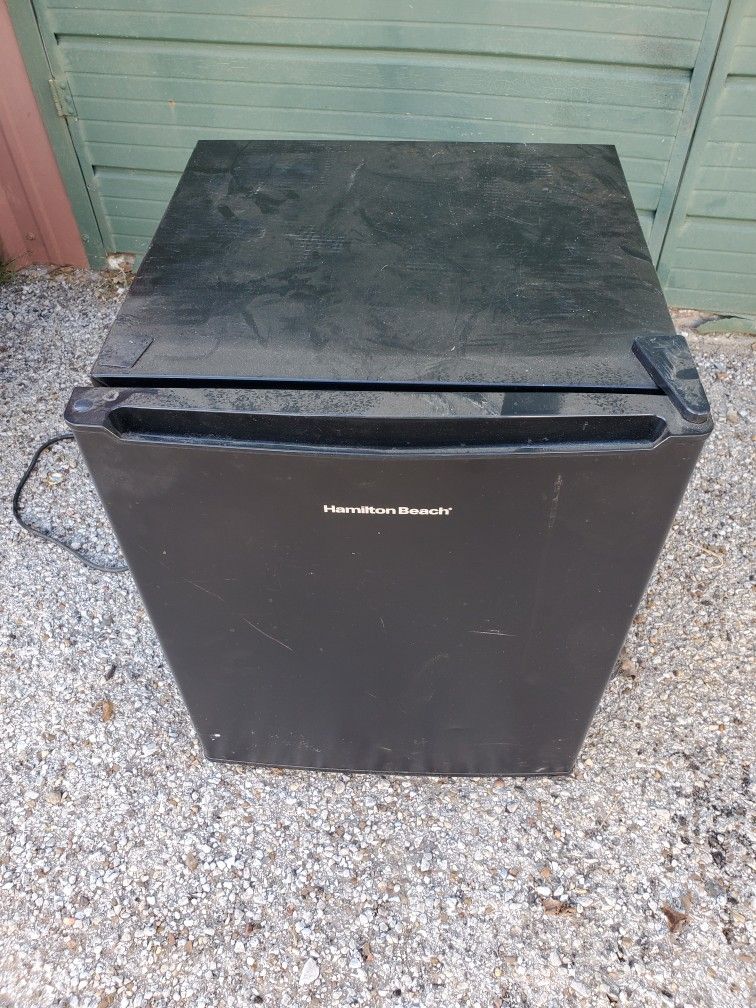Black Hamilton Beach Mini Fridge