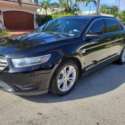 Taurus Ford 2018 Mint 75000 Miles. Financing. 