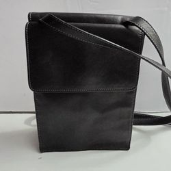 Tignanello Black Leather Crossbody Handbag Organizer  Zip  All Around Pocket