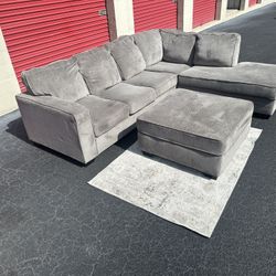 Comfy, Gray Sectional Couch with ottoman 🔥🔥