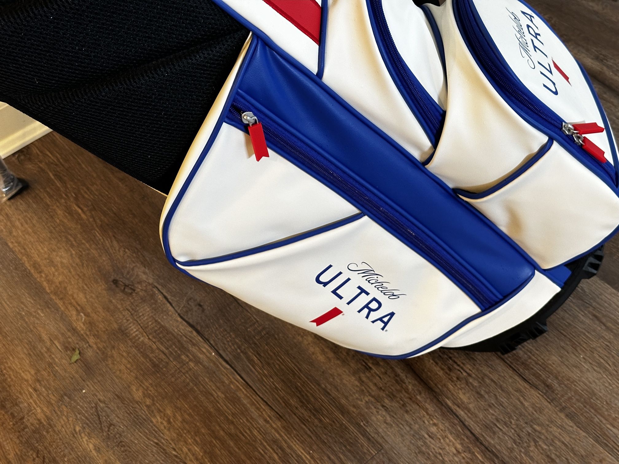 BRAND NEW MICHELOB ULTRA GOLF BAG for Sale in Fort Myers, FL OfferUp